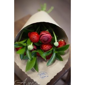 Букет из 9 ранункулюсов